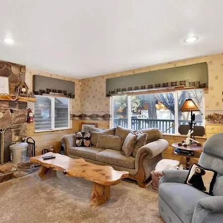 Big Bear Happy Place~ Hot Tub~ Games~ Walk To Village~